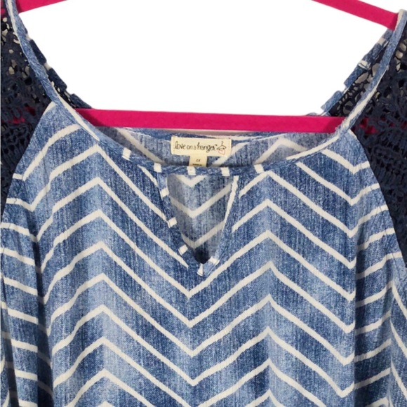 Love On A Hanger Blue Chevron Hi Lo Crocheted Cap Sleeve Blouse Plus Size 2X - Picture 9 of 13